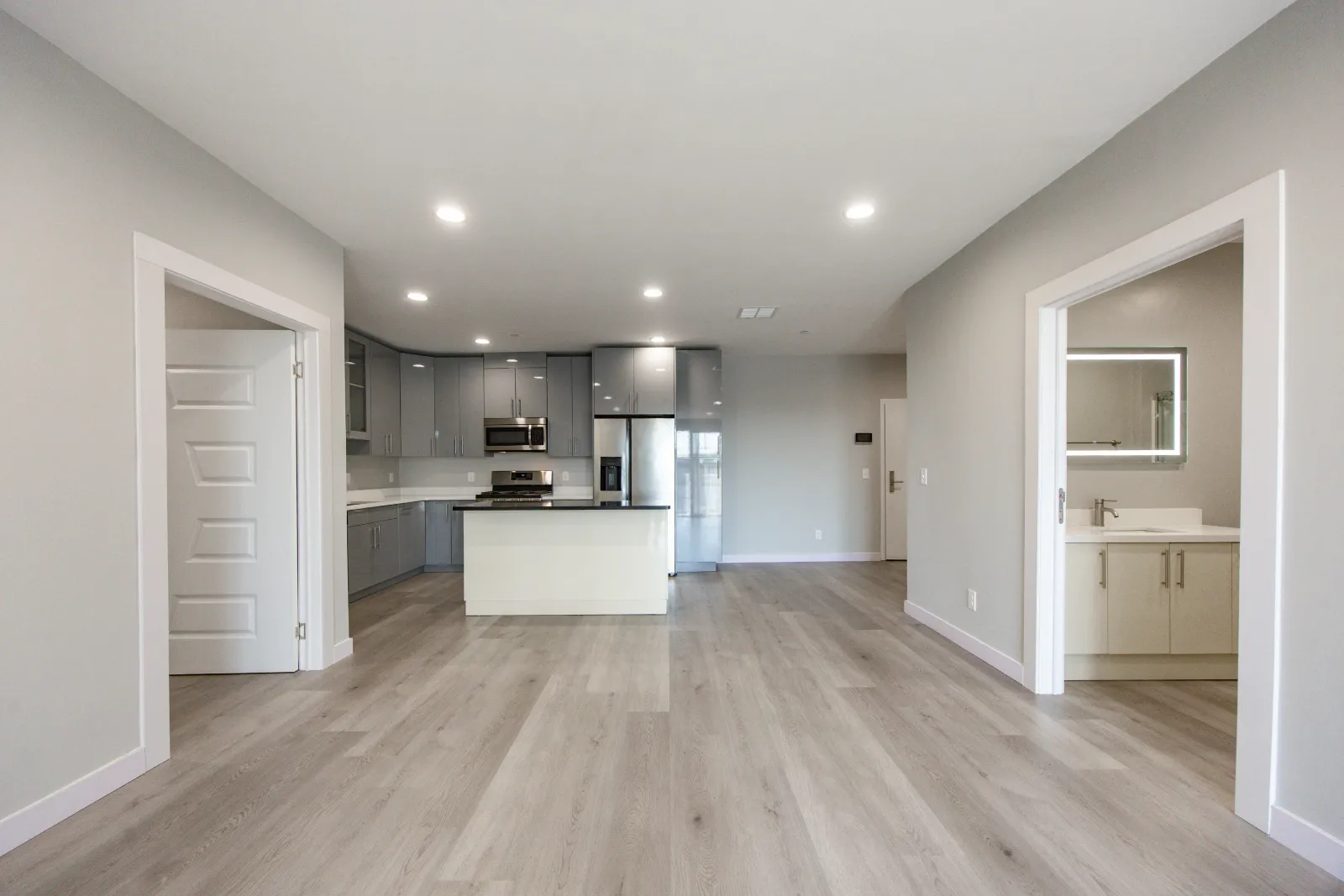 Open kitchen and living area — Taj Estates of Franklin I